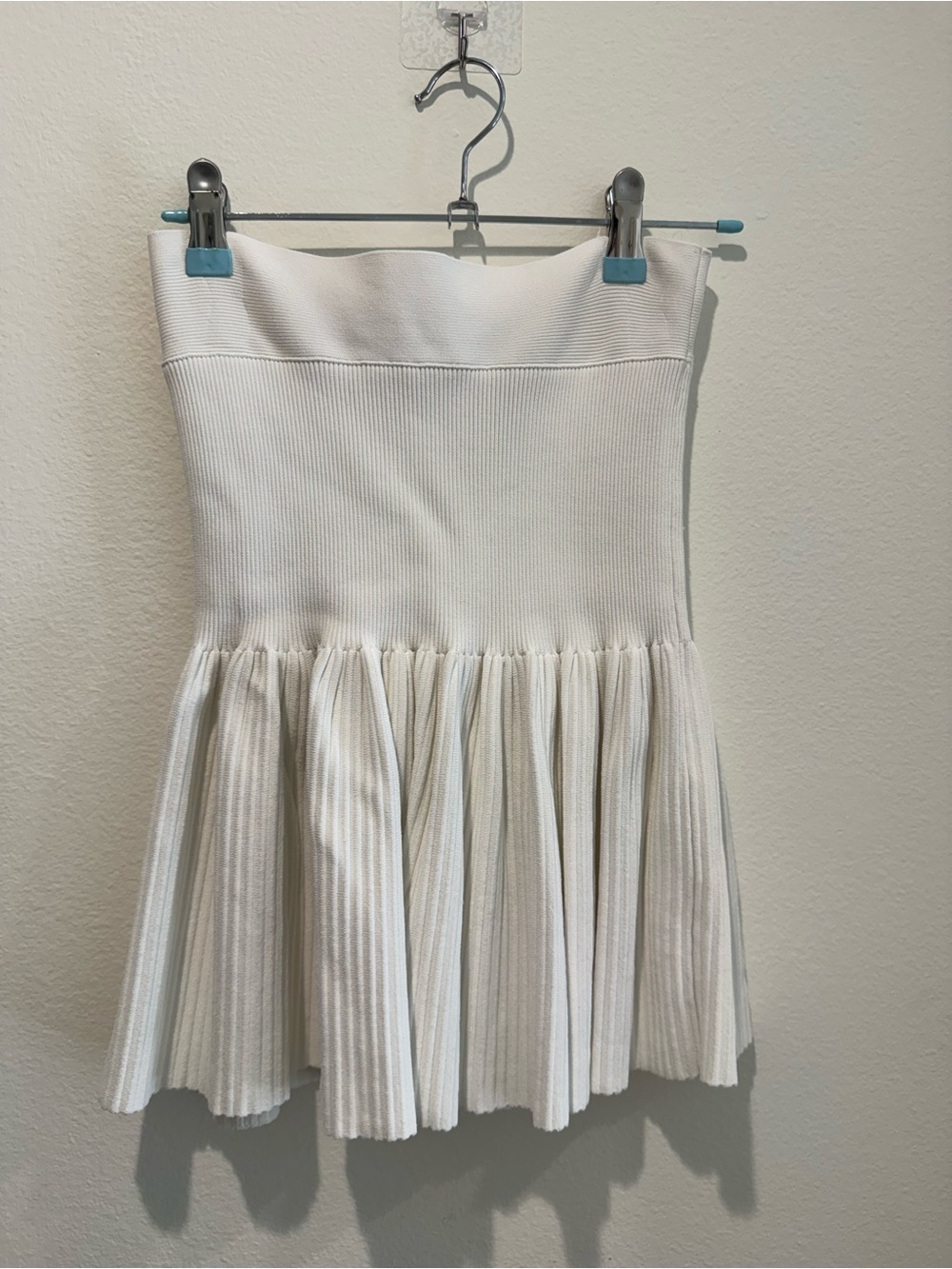 BCBGMaxAzria White Ribbed Pleated Skater Skirt / Strapless Top